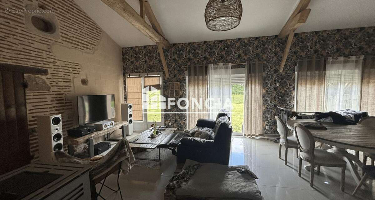 Maison à AIGUILLON