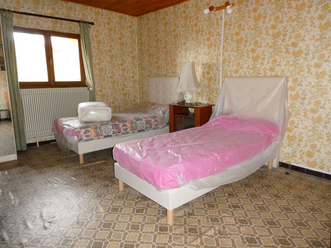 Maison à SAINT-LAURENT-DE-CHAMOUSSET