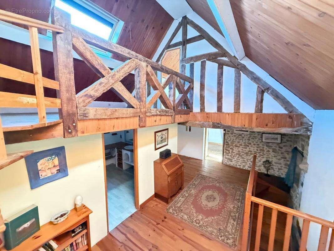 BELLE OPPORTUNITE ! Maison en pierre de 165m², pleine de charme, 4 chambres, Cour intérieure de 379m² 93 000 € - photo 12