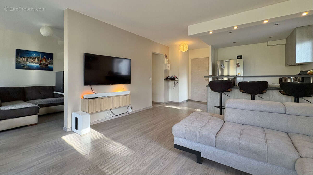 Appartement à LE COUDRAY-MONTCEAUX