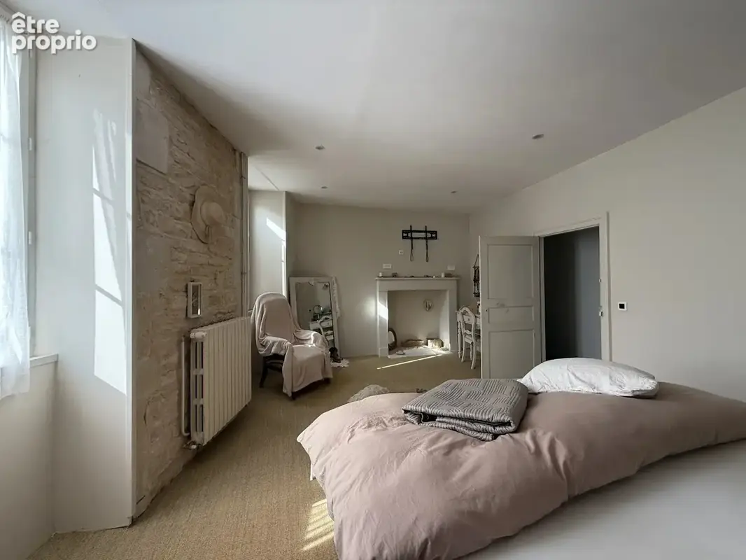 Spacieuse propriété en pierre de 4 chambres, au coeur d'un petit village proche de Ruffec - photo 10