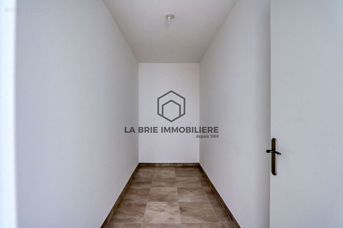 Appartement à EMERAINVILLE