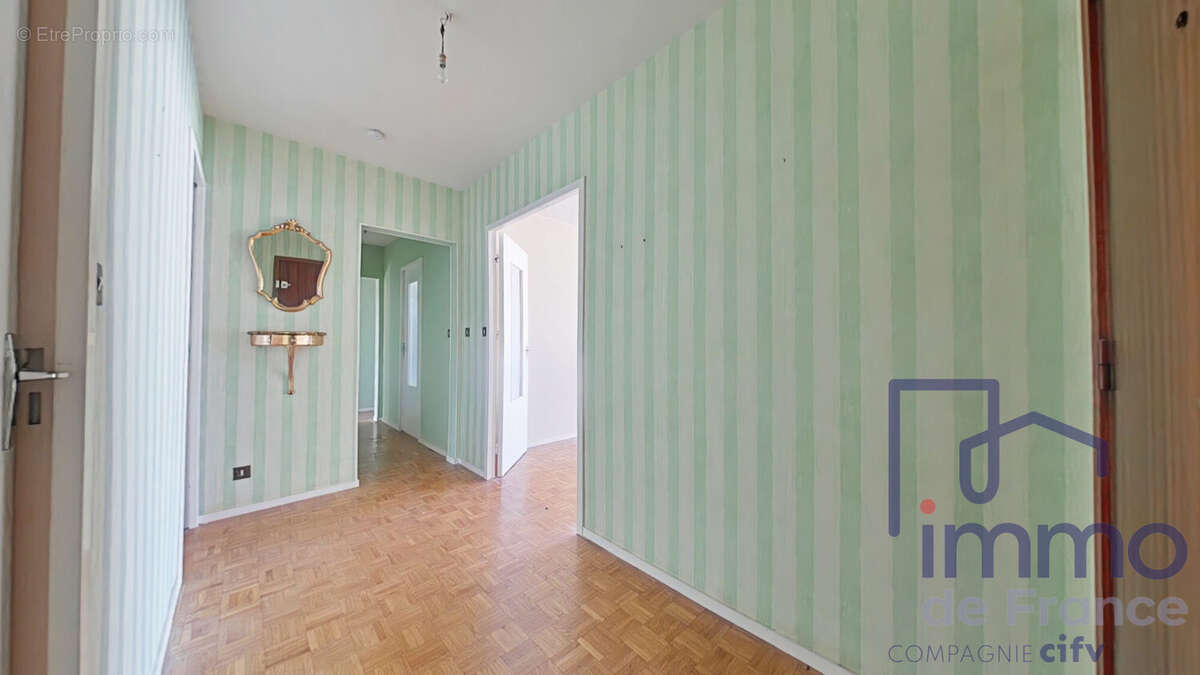 Appartement 94 m² à Saint-Etienne  - photo 6