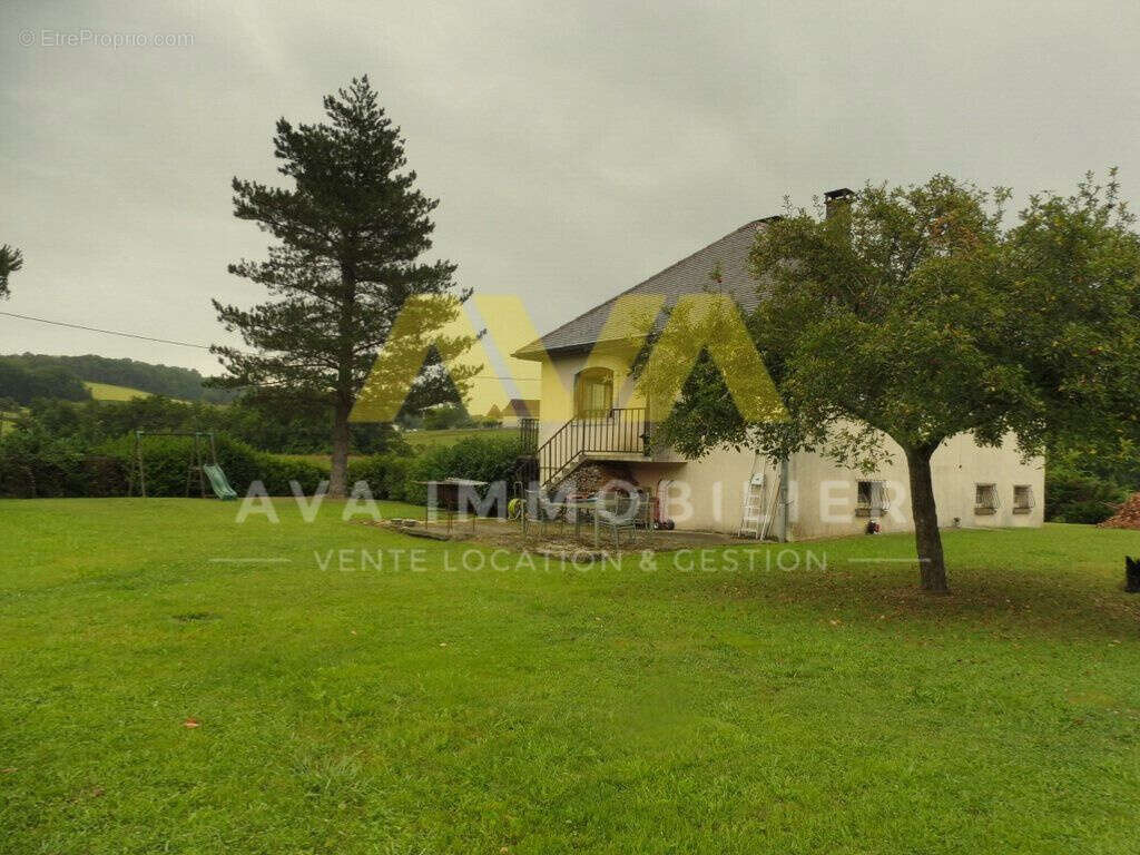 Maison à OZENX-MONTESTRUCQ