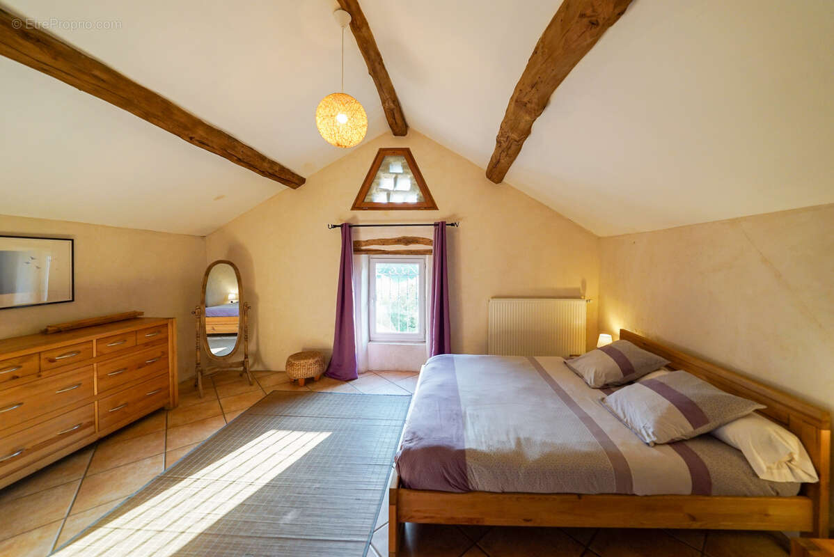 Maison à CASTANET-LE-HAUT