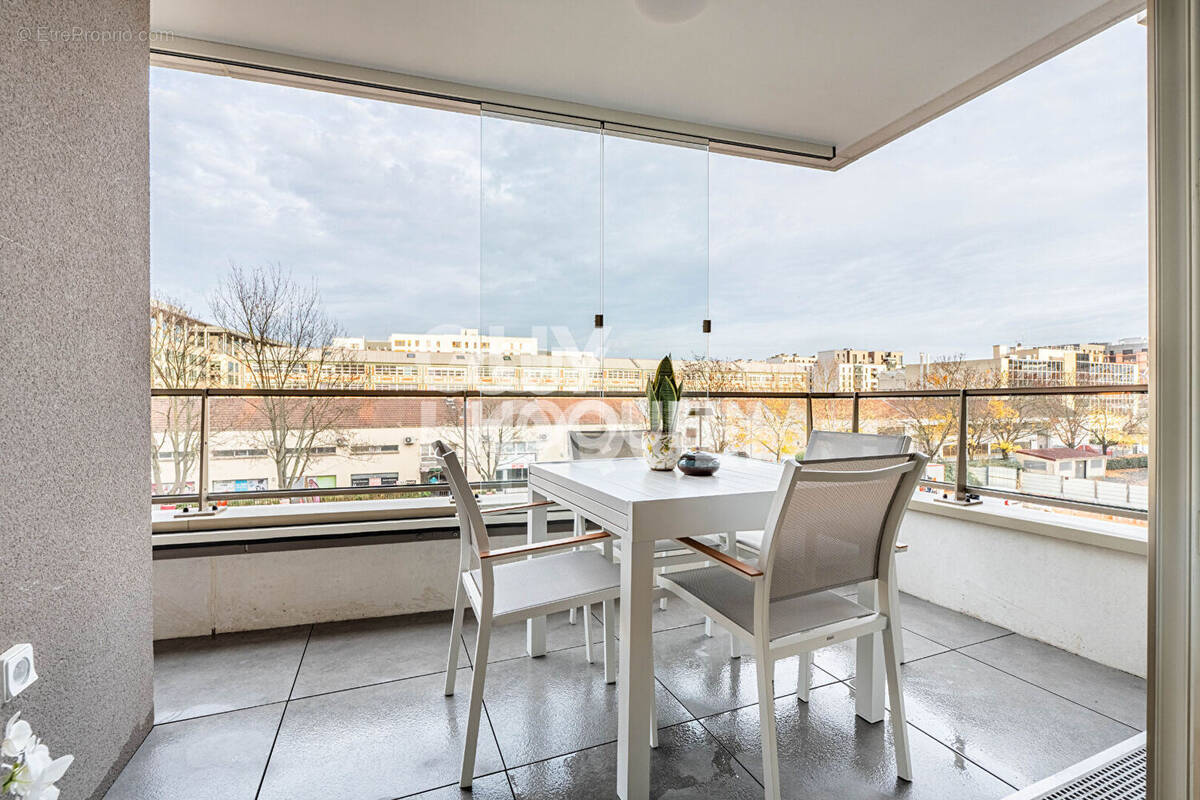 Appartement à COURBEVOIE