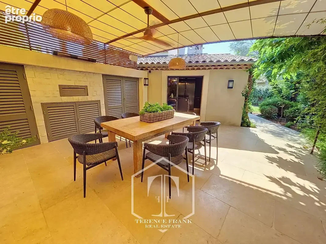 Villa de caractère – Plus de 240 m² – 5 chambres – Piscine – Jardin - photo 8