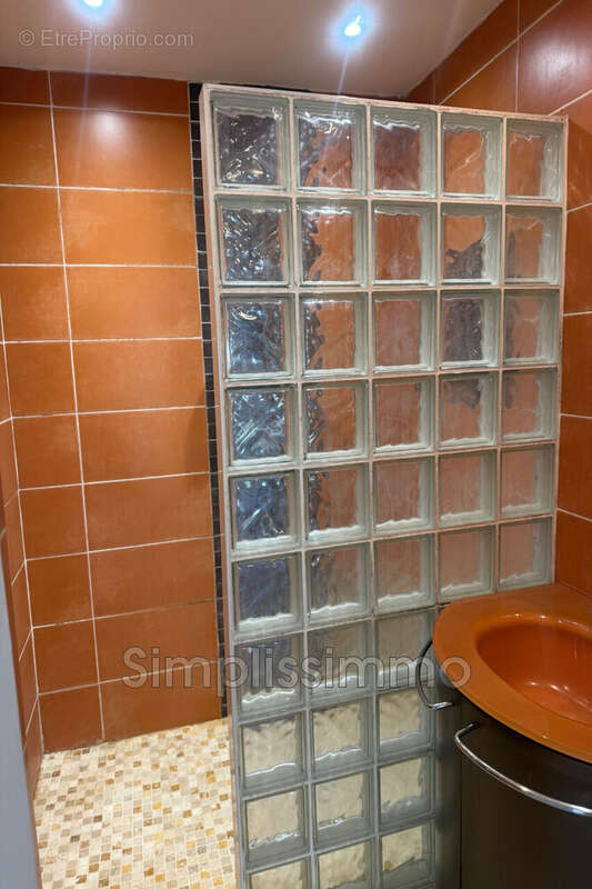 Appartement à VALLAURIS