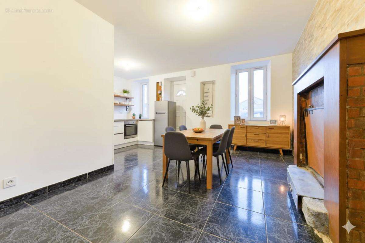 Maison à AIGREFEUILLE-SUR-MAINE