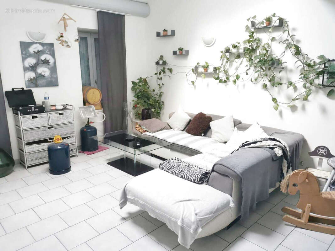 Maison à VALREAS