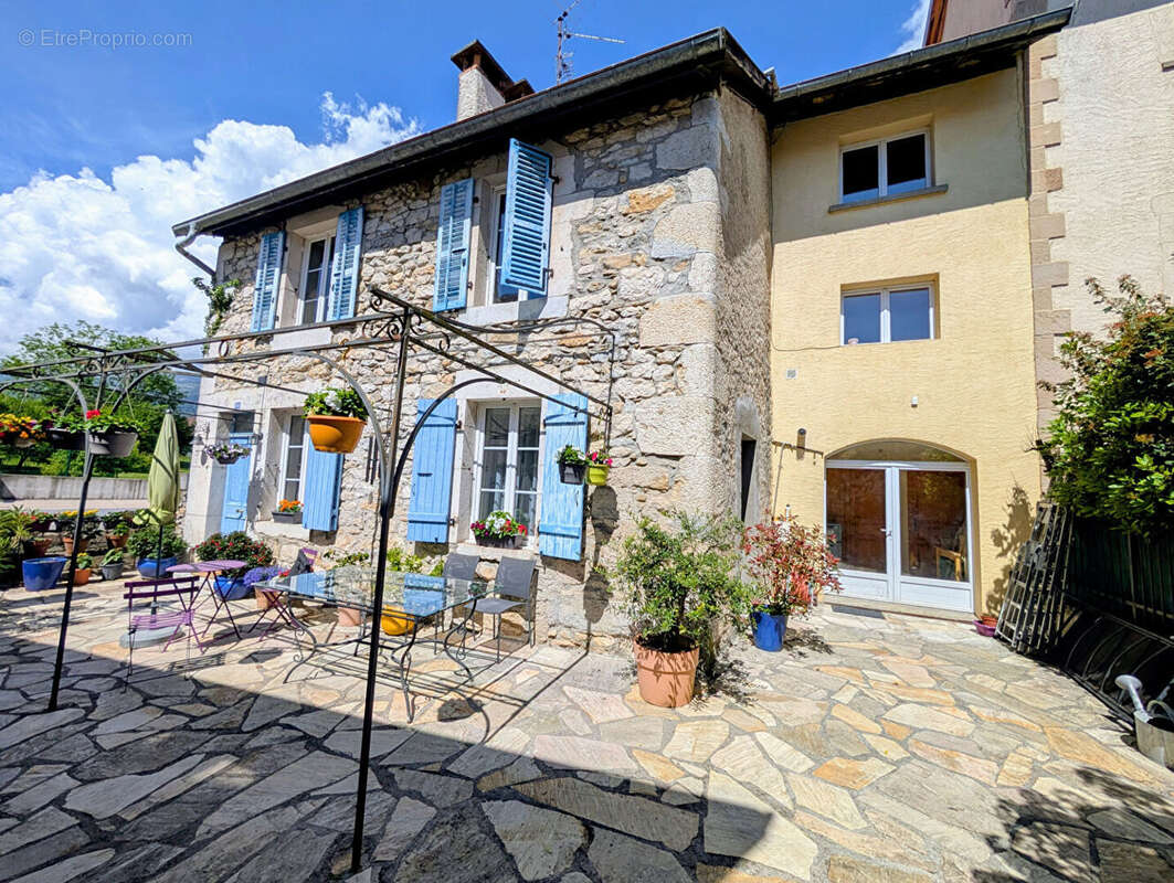 Maison à CESSY