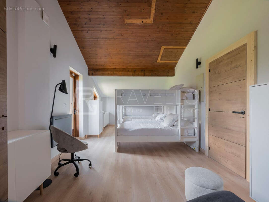 Chalet composé de cinq appartements   300 m2 avec vue exceptionnelle sur le Mont-Blanc - photo 10