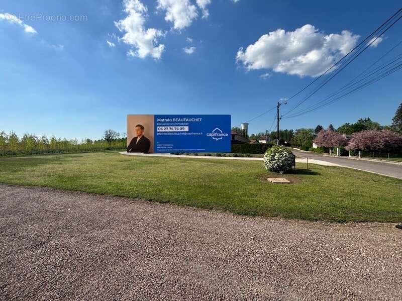 Terrain à PERRIGNY-SUR-L'OGNON