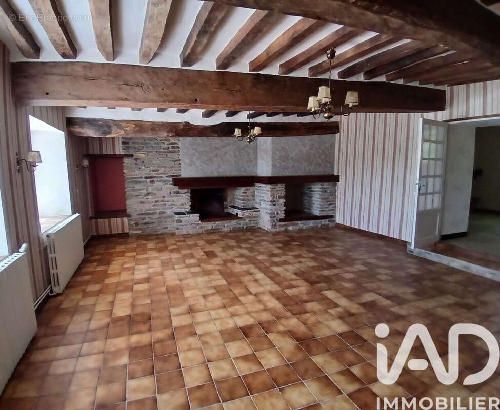 Maison 223 m² à Carbay  - photo 2