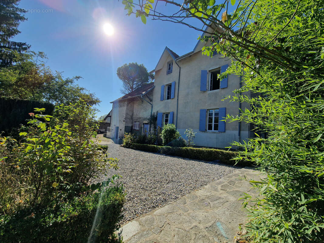 Maison à CEYZERIEU