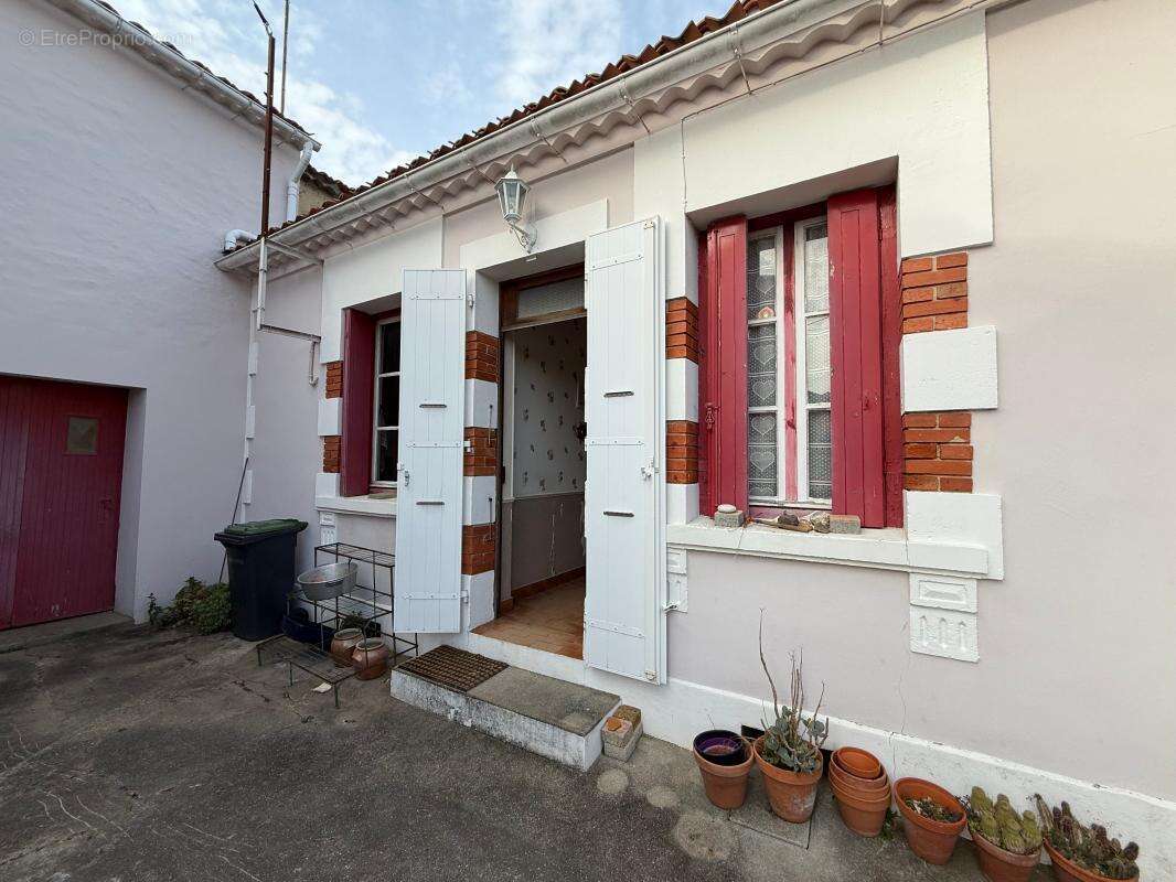 Maison 3 pieces + studio + garage à environ 1 km plage - photo 2