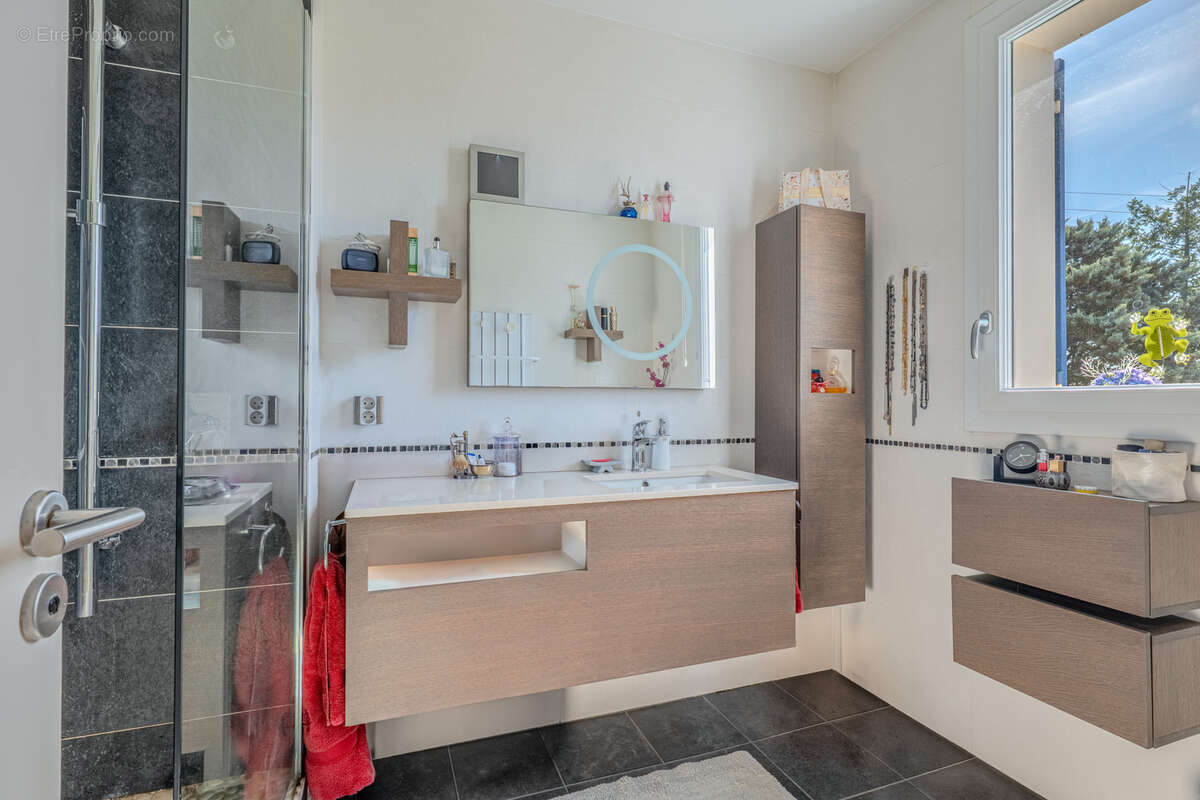 Maison à LA TOUR-DE-SALVAGNY