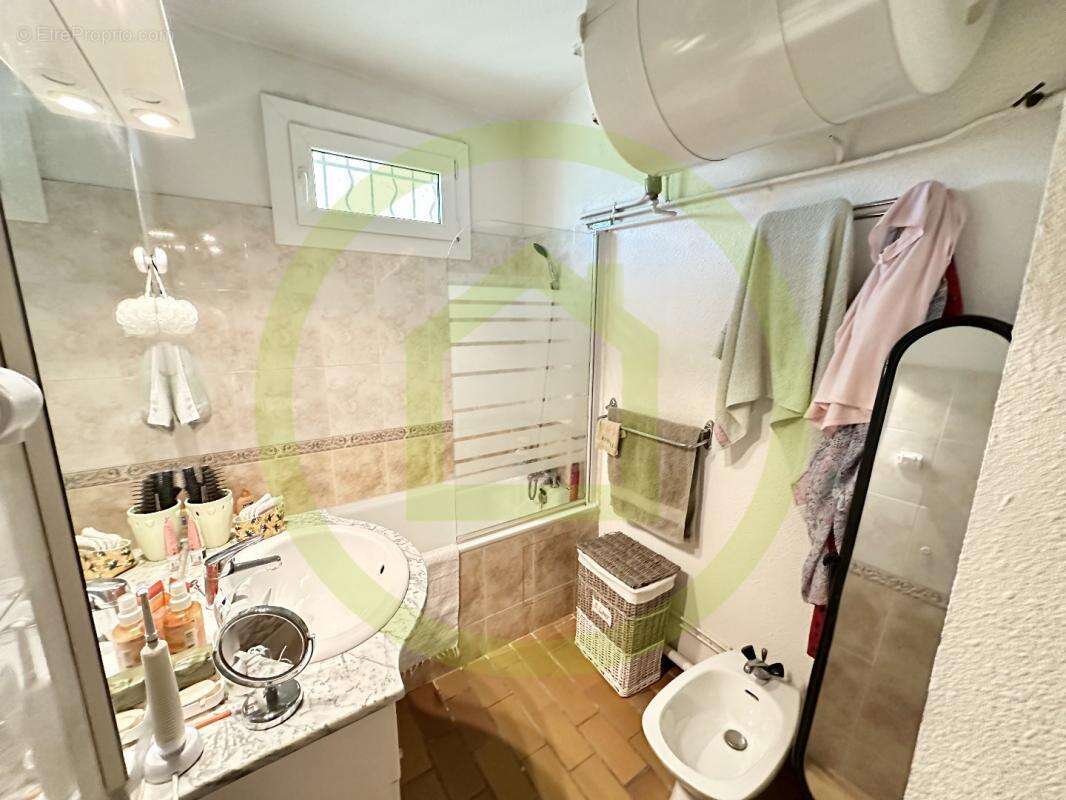 Appartement à SAINT-CYR-SUR-MER