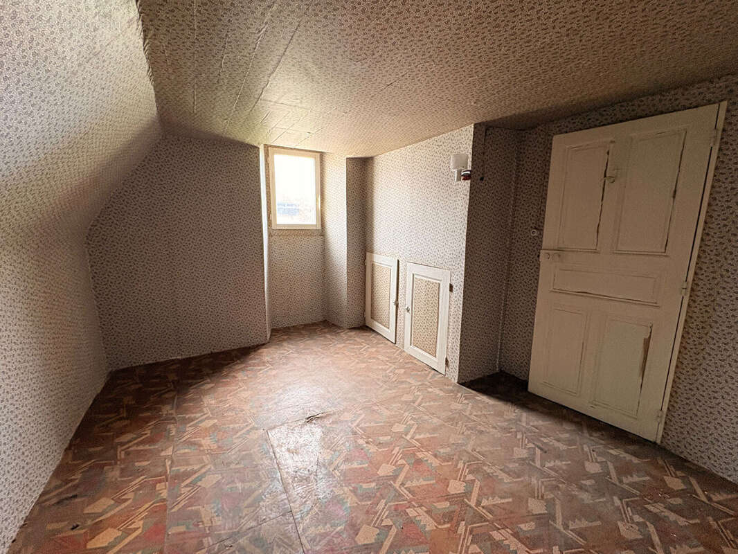 Appartement à LES PONTS-DE-CE