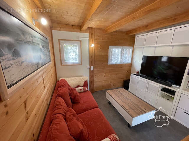 Maison à SAINT-JULIEN-DE-TOURSAC