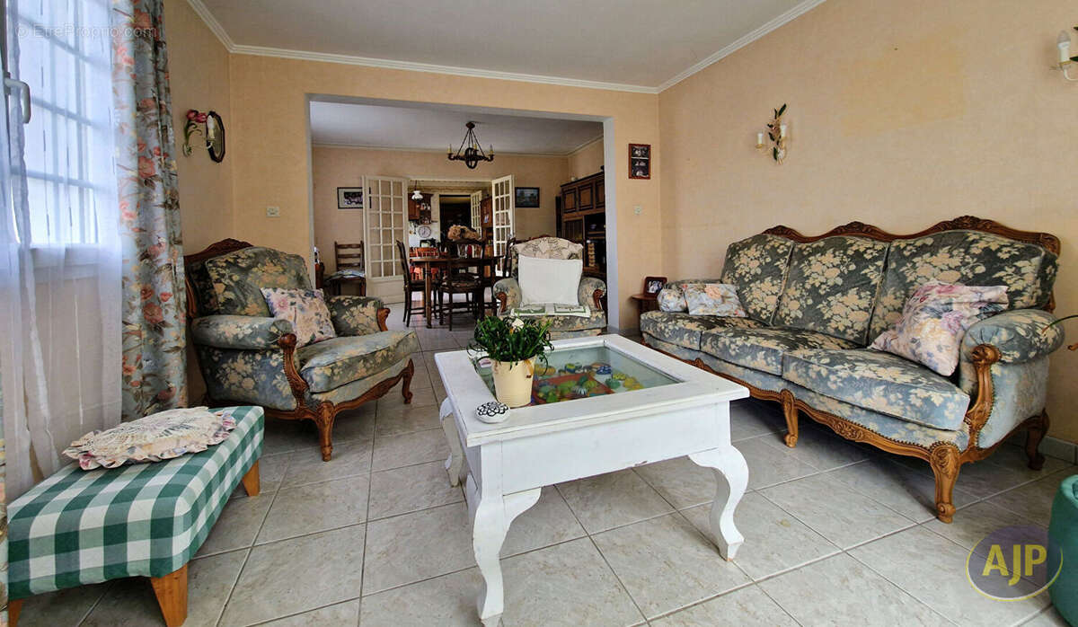 Maison à CUGAND