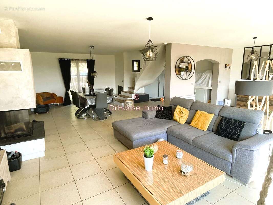 Maison 7 pièces 245 m² à vendre à Lainville-En-Vexin (78440) - photo 3