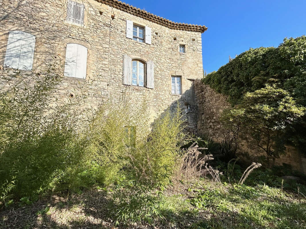Maison à LA ROQUE-SUR-CEZE