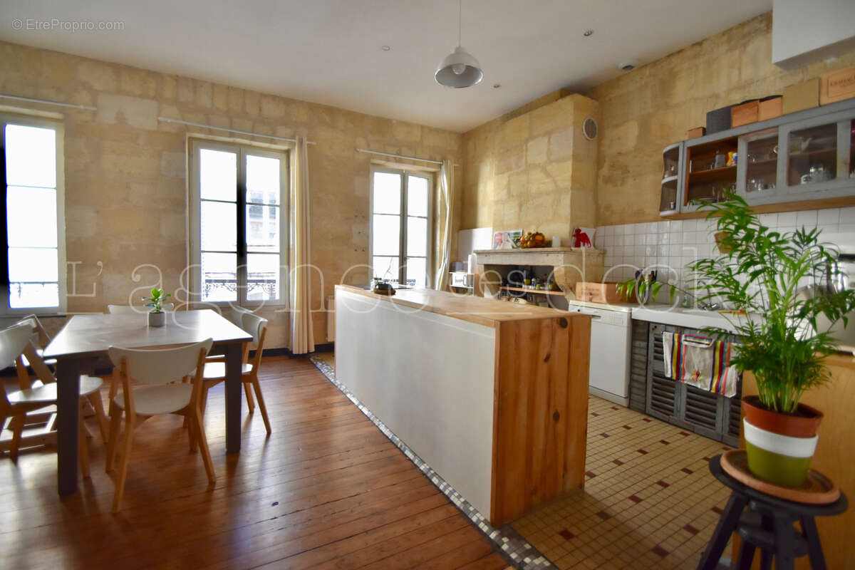 Bordeaux st michel - charmant t3  confortable et  dans une belle rue du quartier st michel - photo 3
