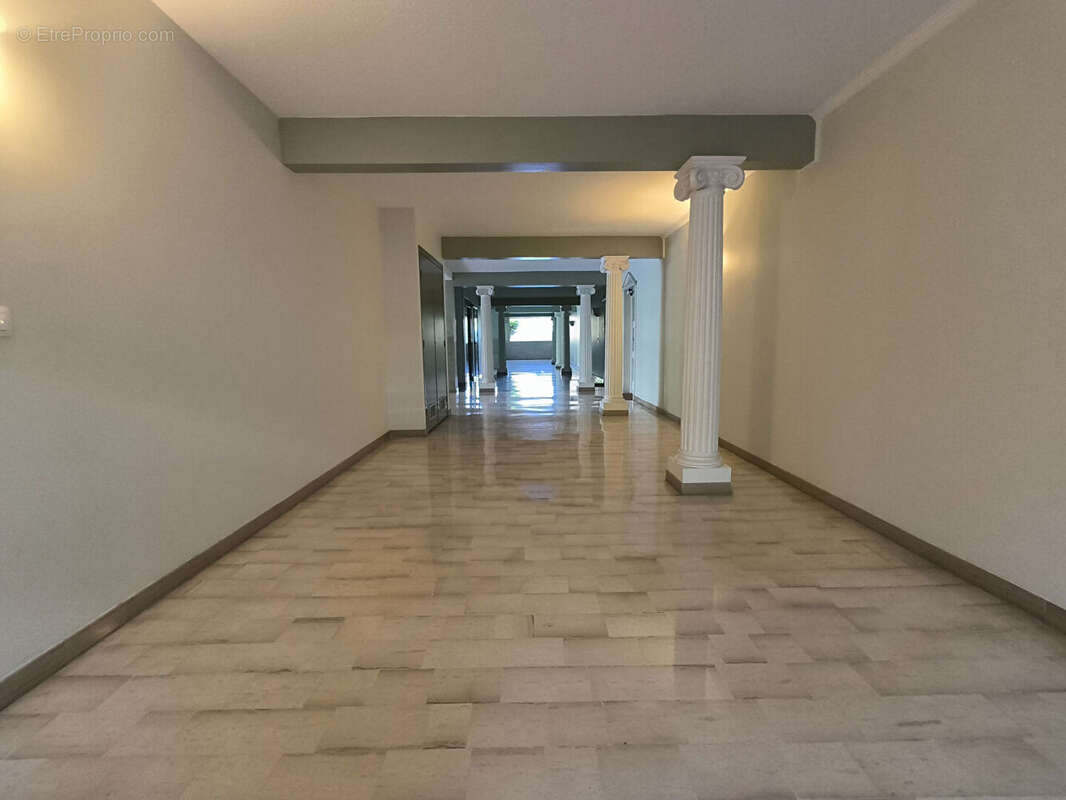 Appartement à SAINT-LAURENT-DU-VAR