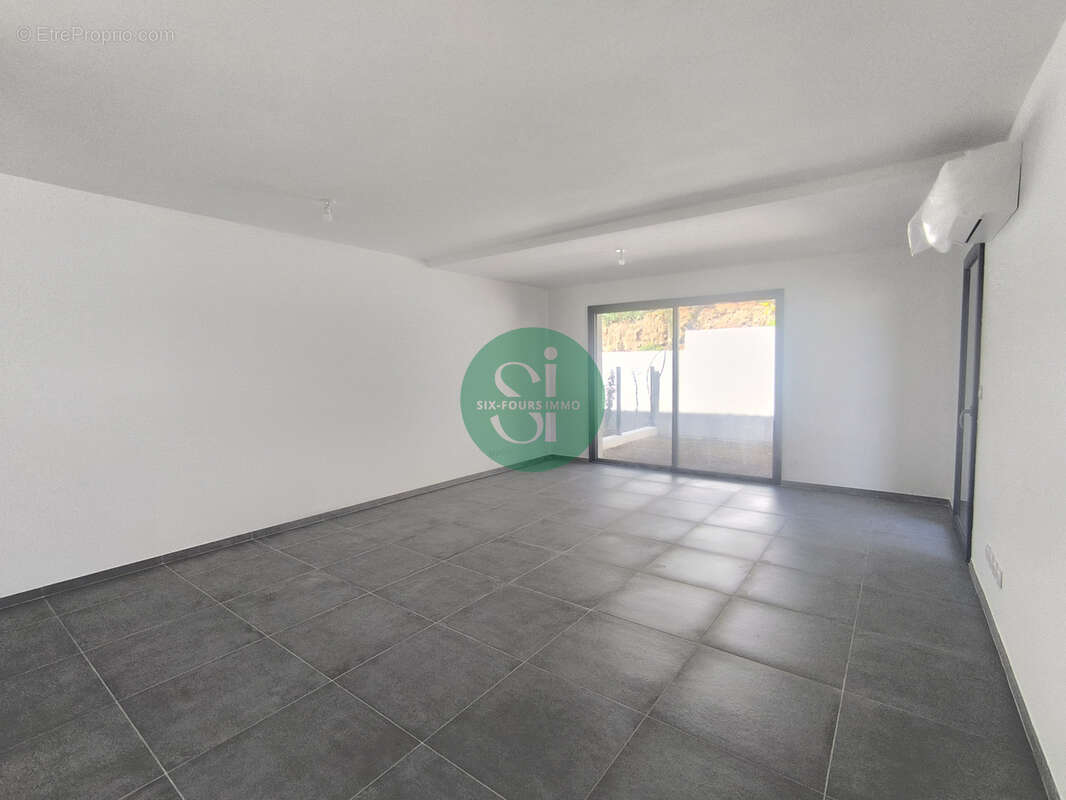 Appartement à SIX-FOURS-LES-PLAGES
