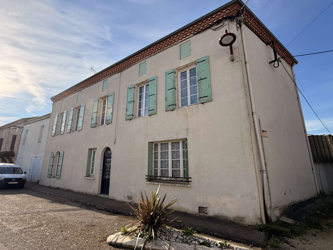 Maison à LAROQUE-TIMBAUT