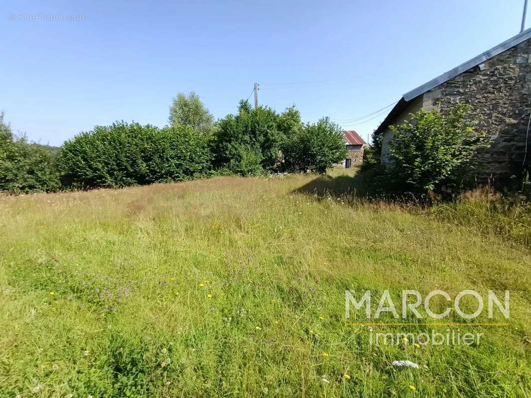 Maison à SAINT-HILAIRE-LE-CHATEAU