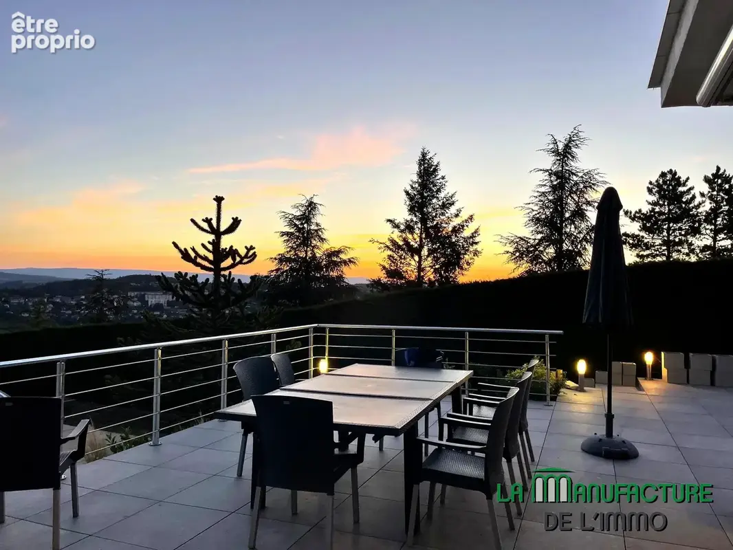 Villa de 280m2 avec piscine et dependance / vue exeptionnelle / saint-genest lerpt - photo 5