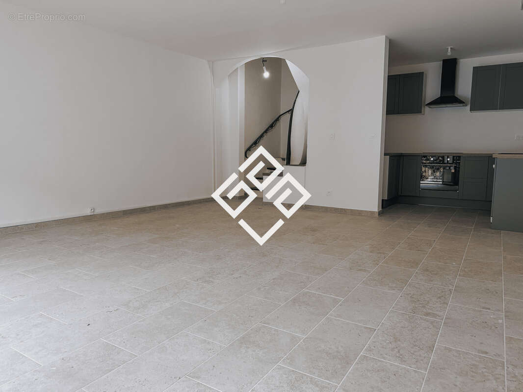 Maison de caractère rénovée avec local indépendant à Leucate - photo 4