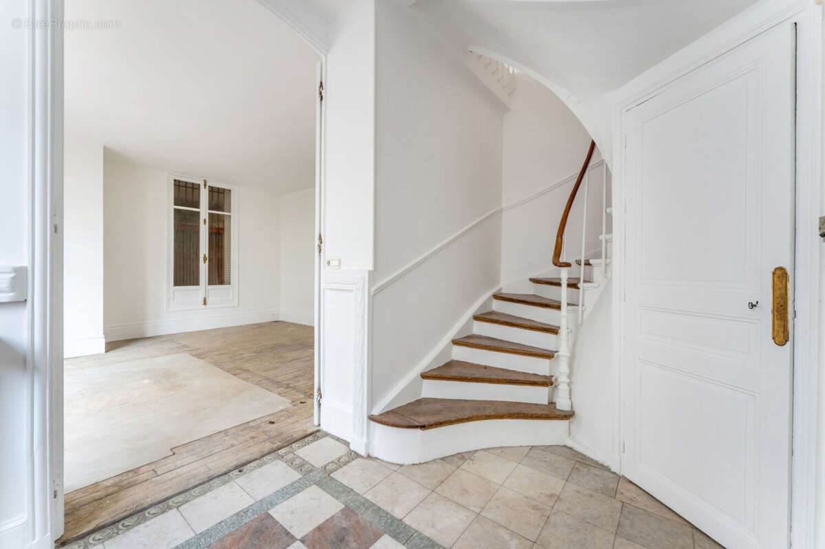 Maison à CHARENTON-LE-PONT