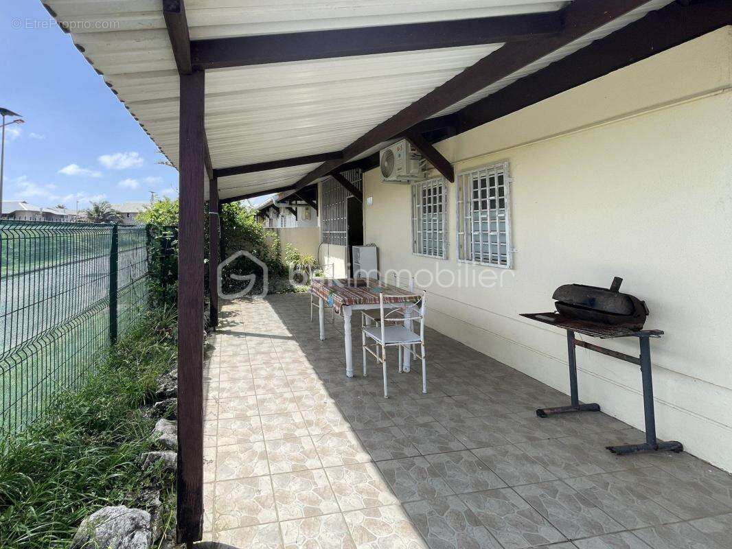 97310 - kourou – investissement locatif – 3 logements meublés – potentiel 40 920 €/an – rentabilité brute potentielle 11,2 % – a - photo 16
