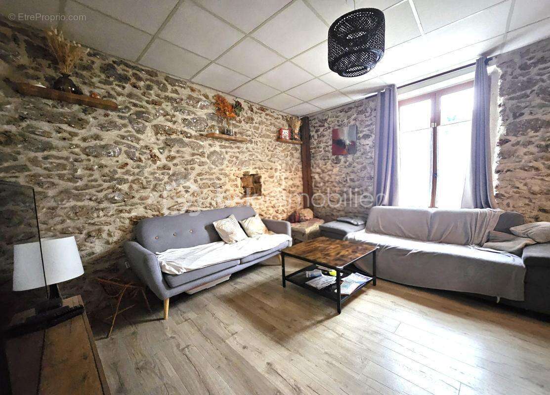 Maison à SERRIS
