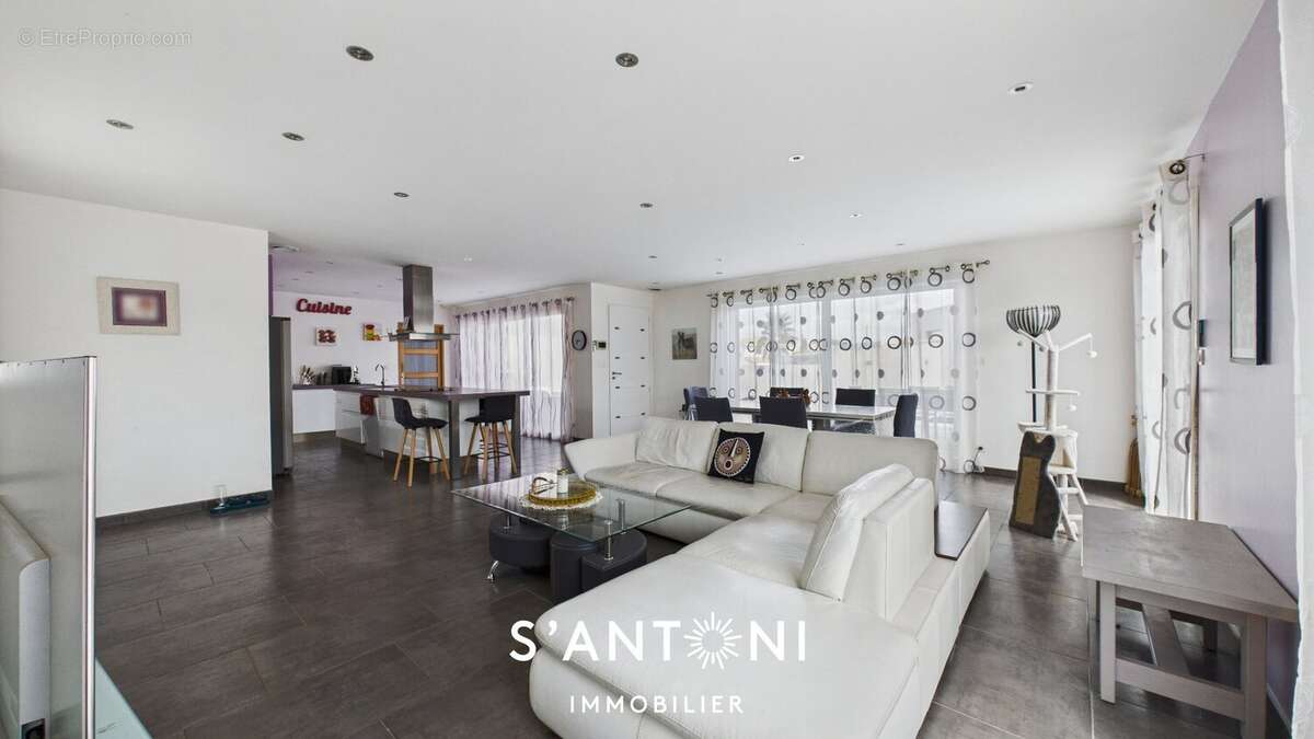 MONTBLANC Maison T4 plain-pied piscine très grand garage  Montblanc - photo 4