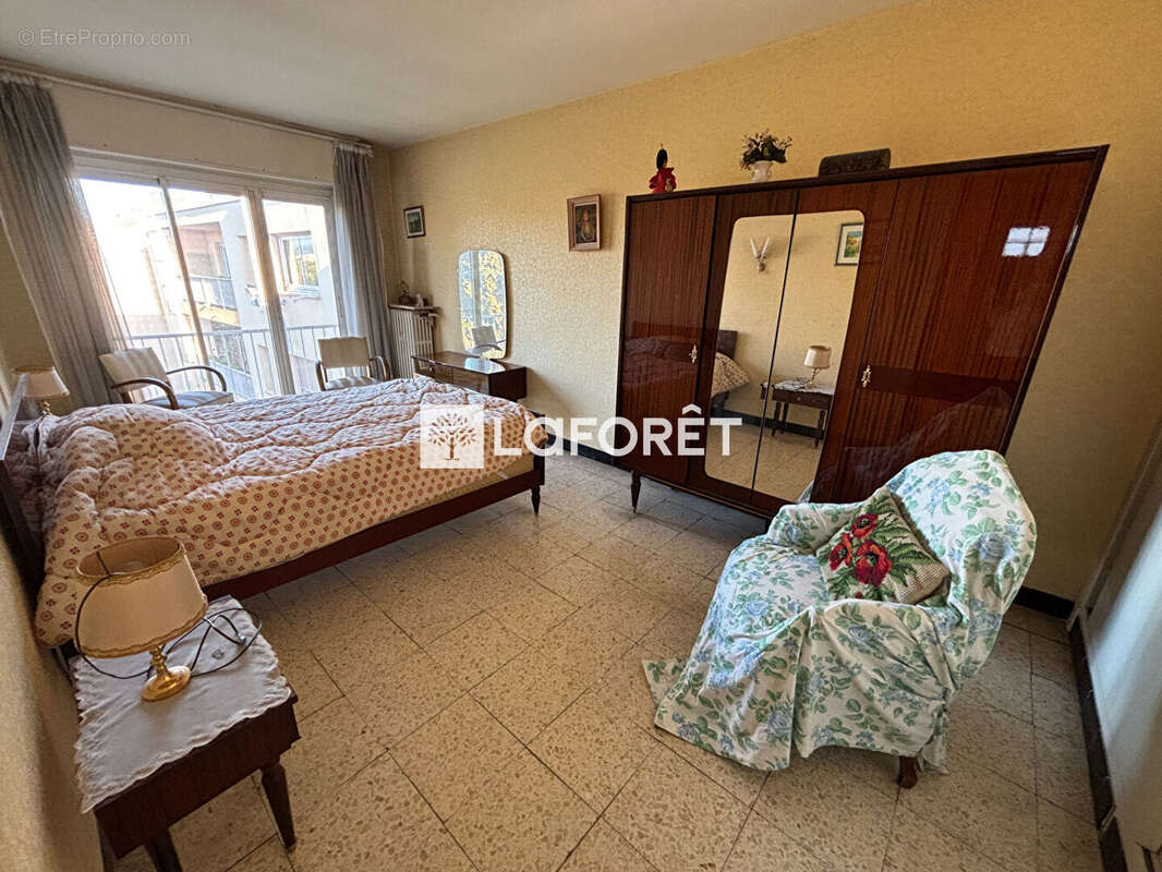 Appartement à SAINT-LAURENT-DU-VAR