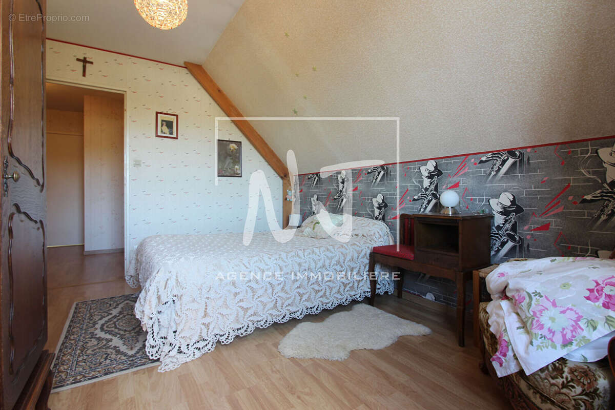 Maison à vendre à Mozé sur Louet avec jardin et garage - photo 9