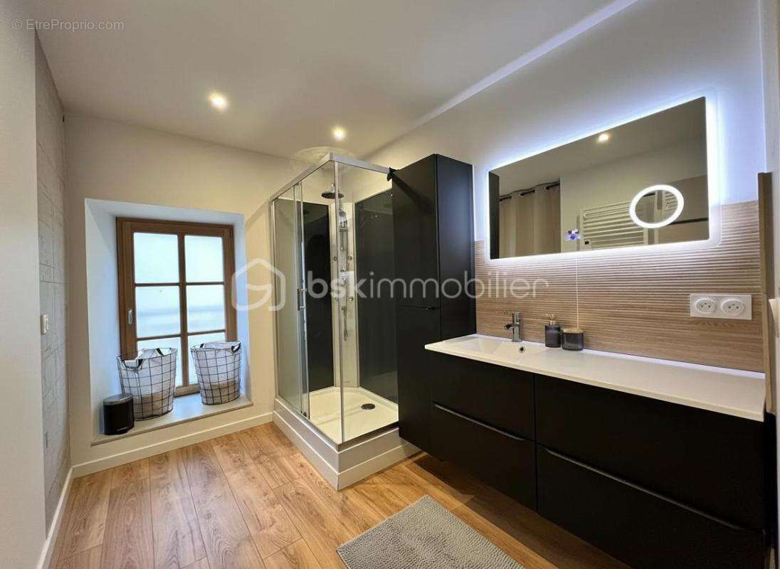 Appartement à JUGON-LES-LACS
