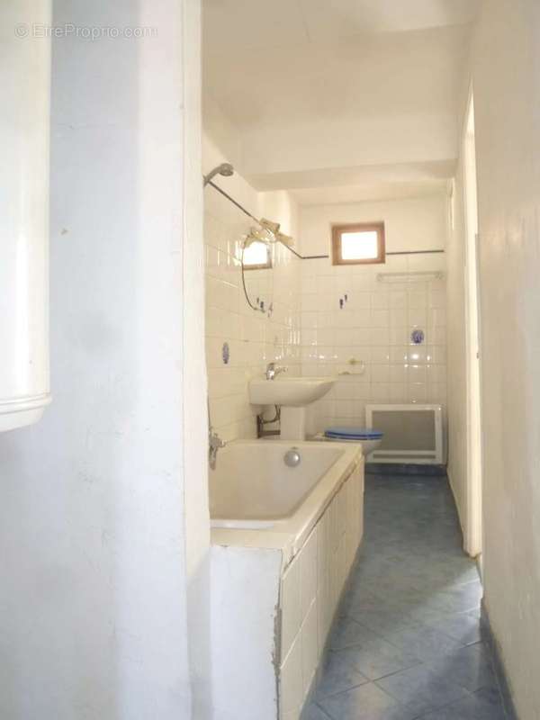 Appartement à PUGET-THENIERS