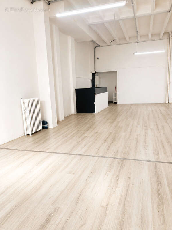 Local commercial de 400 m2   Emplacement stratégique   Idéal activité ou investissement - photo 3