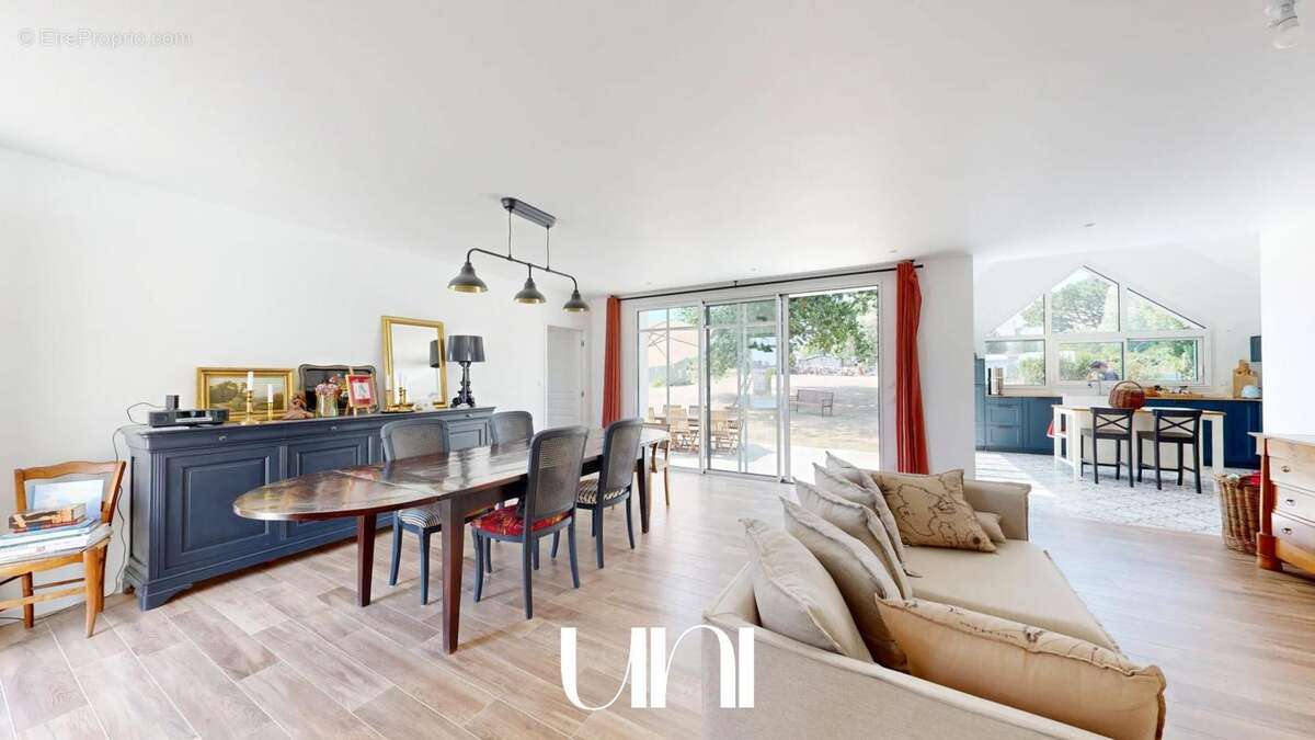 Maison 9 pièces de 224 m2 en cœur de Bourg - Groix - photo 5