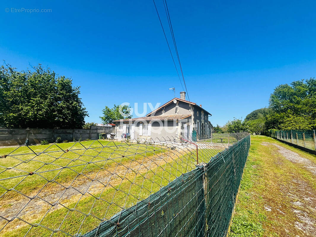 Maison à SAINT-SEURIN-DE-CADOURNE