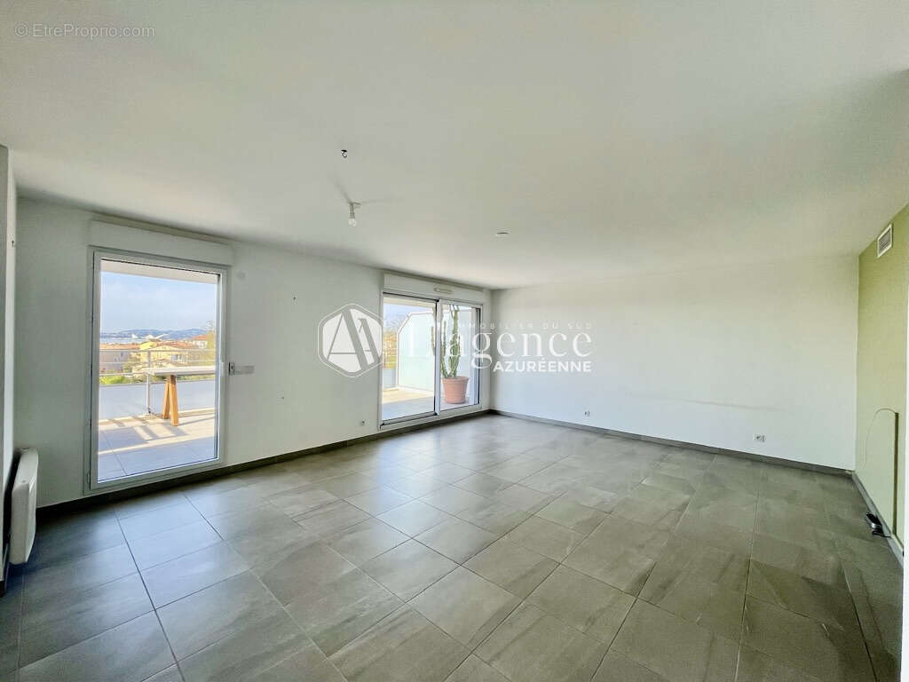 Appartement à SAINT-LAURENT-DU-VAR