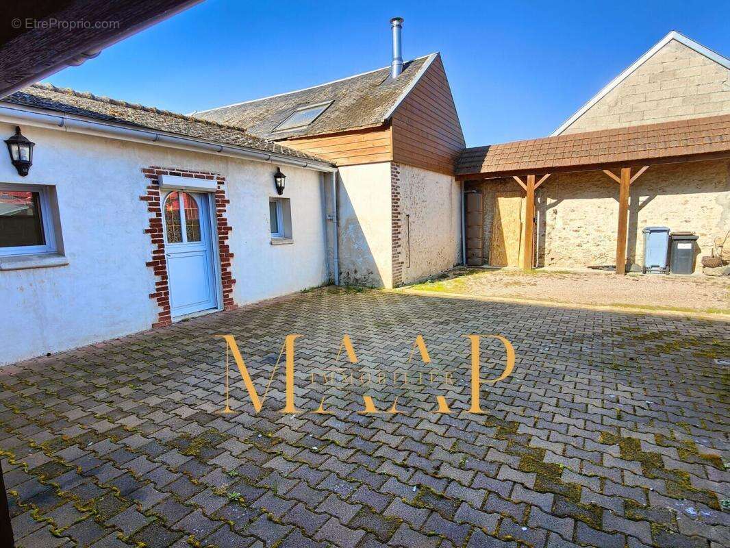 Maison à AUNEAU