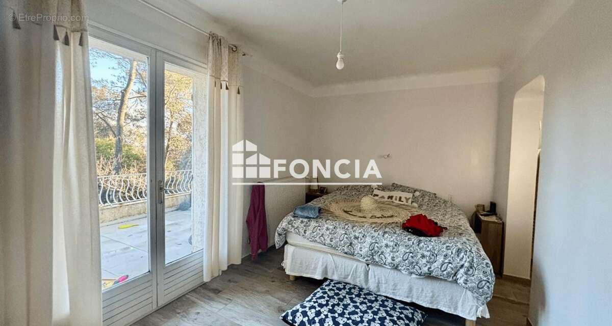 Maison à SAINT-CLEMENT-DE-RIVIERE