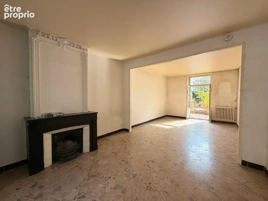 NIMES ARENES Maison de ville 7 pièces de 182 m2 avec jardin et dépendance - photo 3