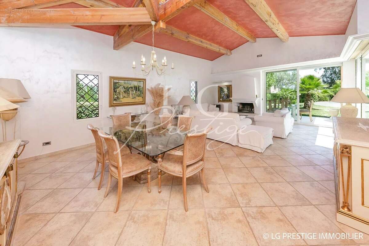 Maison à MANDELIEU-LA-NAPOULE